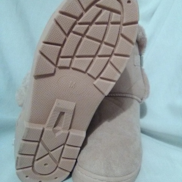 (NWT)-WOMEN'S BOOTS BY CHATZ - Picture 4 of 5